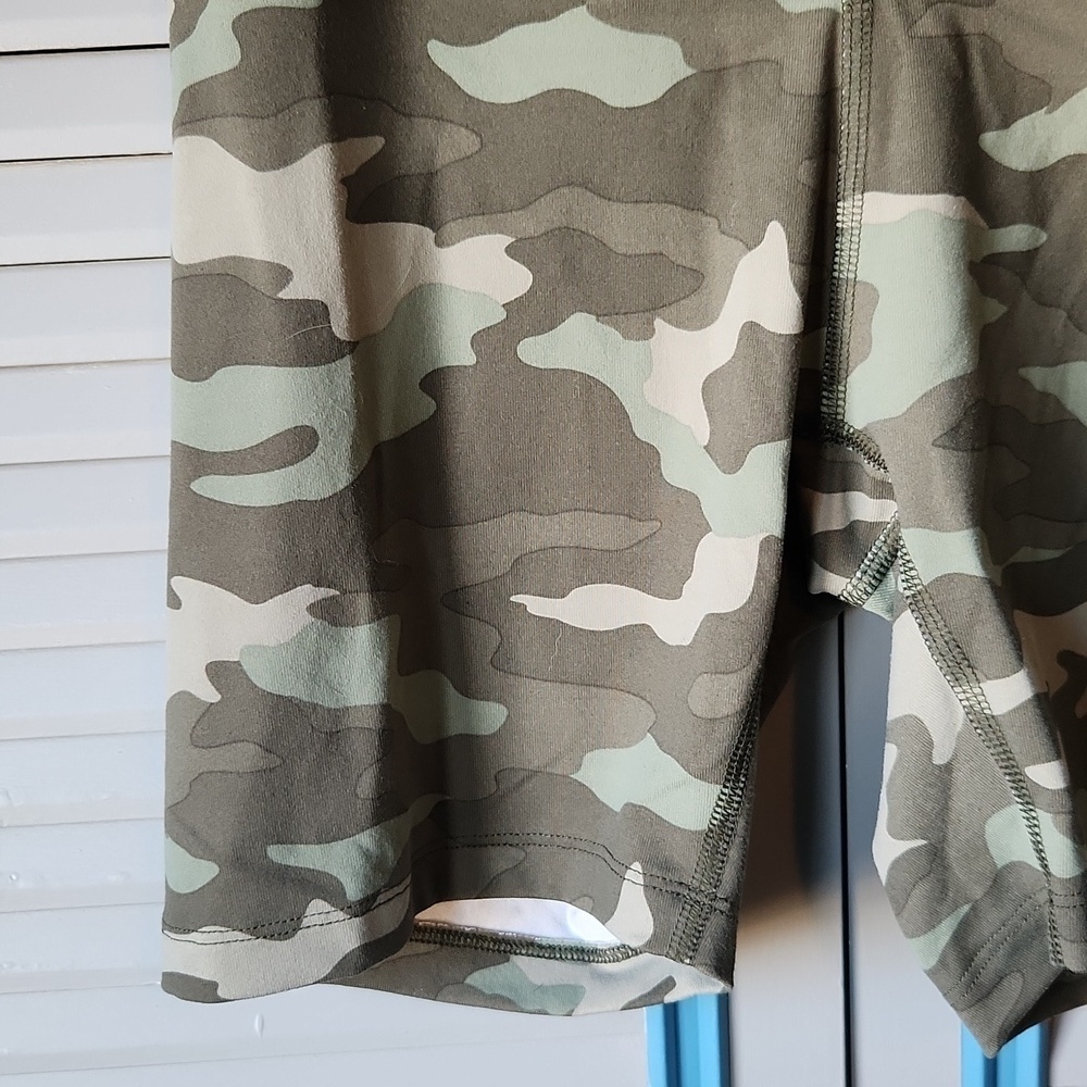 Pink Victoria’s Secret Camo Print Bike Shorts - Picture 4 of 10